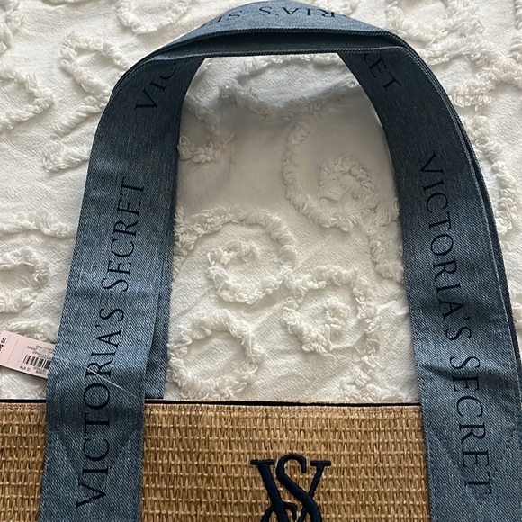 Victoria’s Secret beach bag - Picture 2 of 6